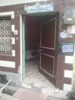 25 gaj 3 manji lbana hua h loha latt makan h tile pathar me jada hua h