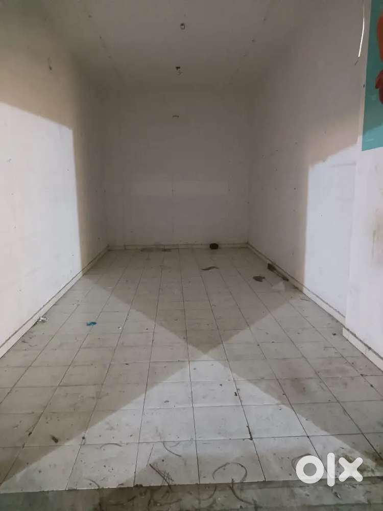 Ground floor dukaan sel