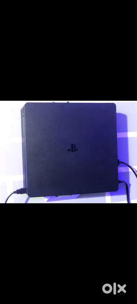 Ps4 with games 1 tb and controller rarely used