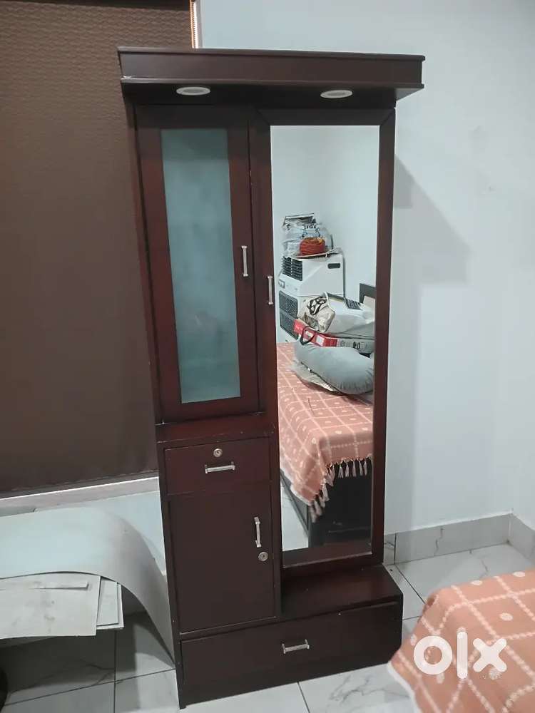 Dressing Table with Lights