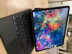 iPad Pro 12.9 (6th Gen) Wifi, 256 GB + Magic Keyboard + iPencil