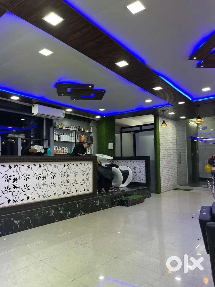 Complete running Salon  for 6 lakh only