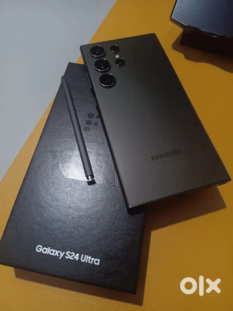Samsung Galaxy S24 ultra 256gb Natural Titanium Black only few dys old