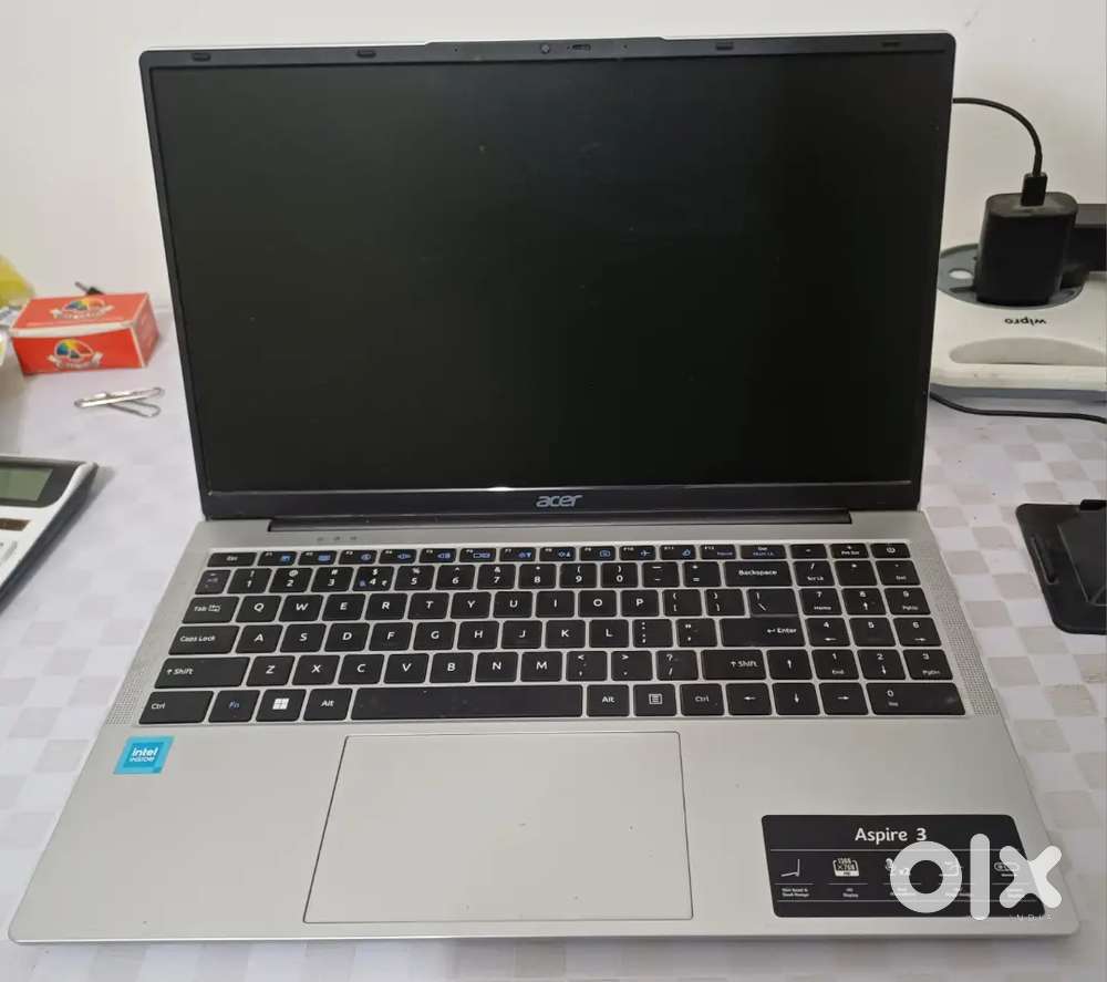 Acer Laptop 1-year old in excellent condition,Urgent selling to money.
