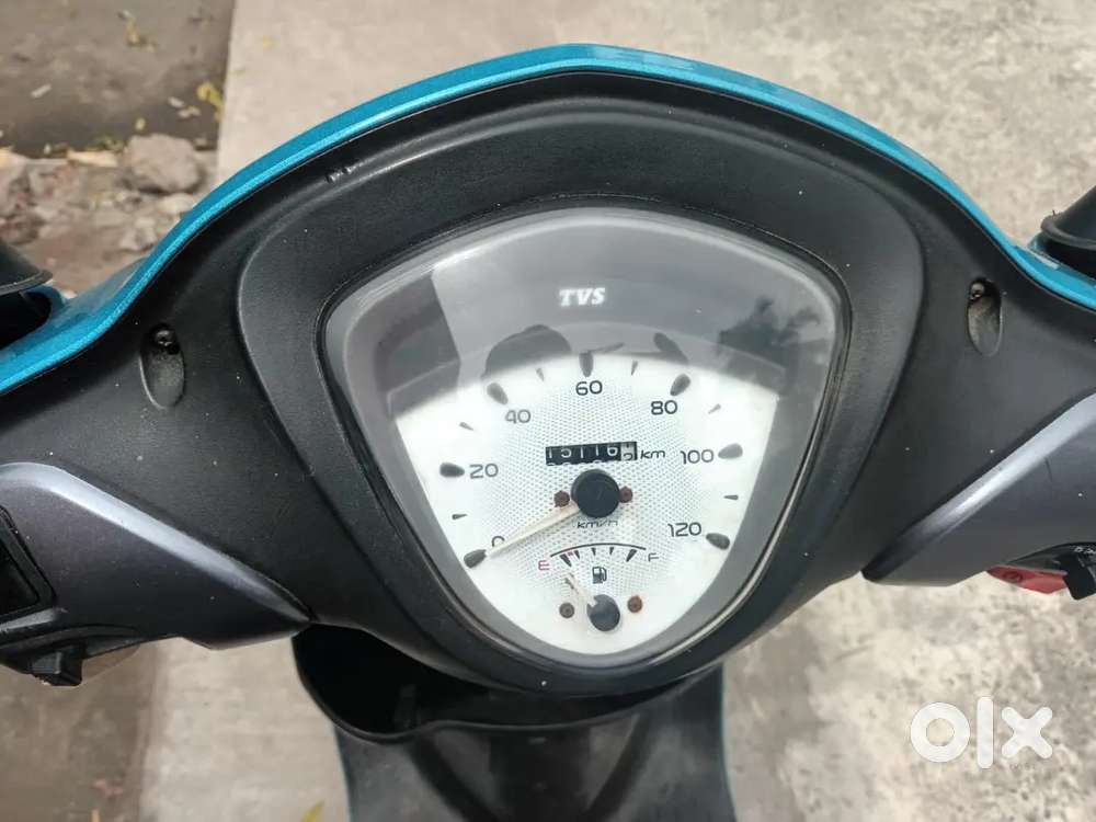 Scooty zest blue color