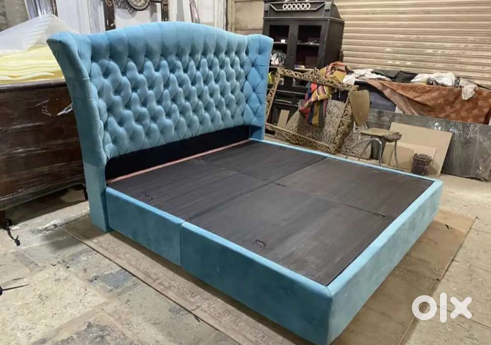Luxurious design model Queen size bed available in starf furniture