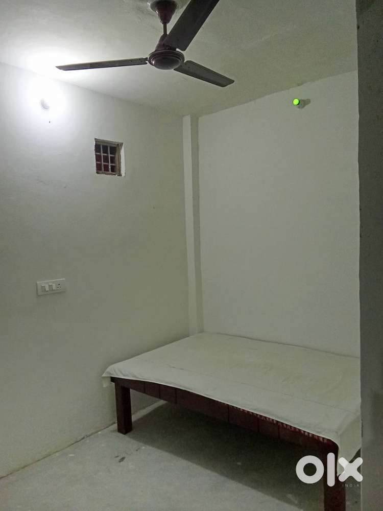 Furnished Rooms For Boys in Sector 63, Noida. Rent 4000 Monthly.