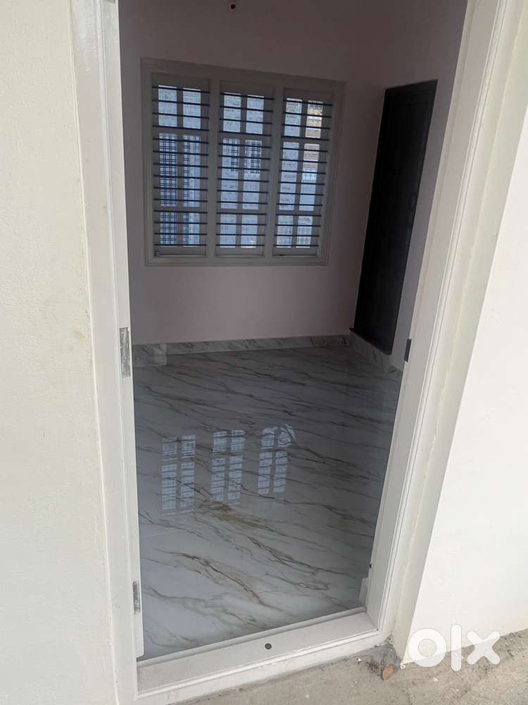 Single bedroom with attached bathrooms