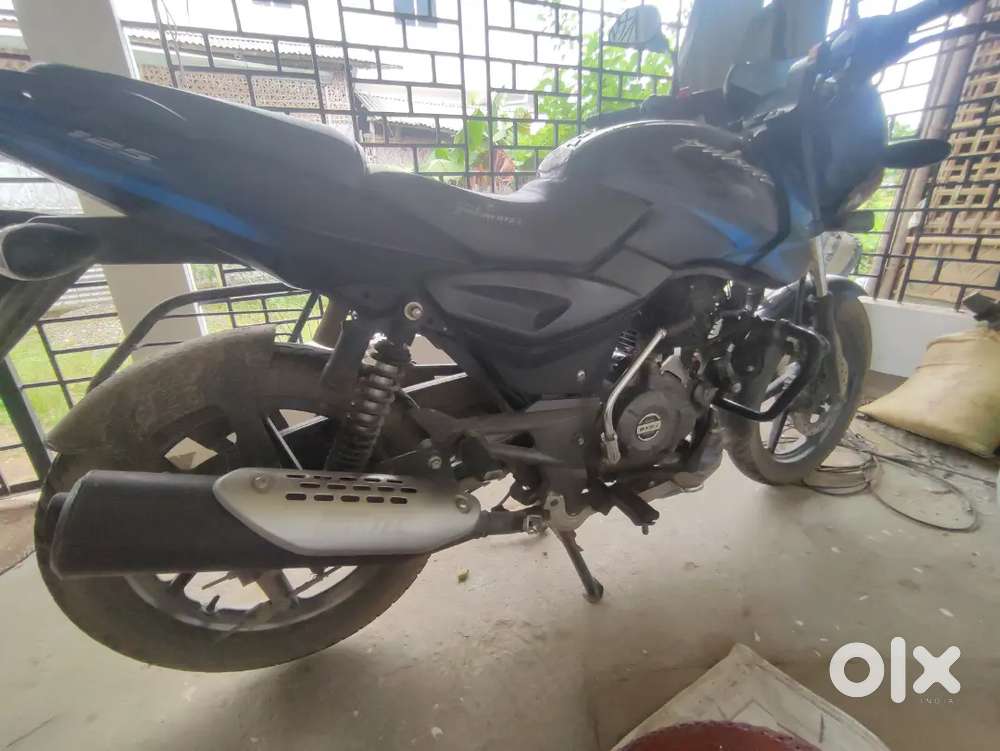 Pulsar 125 BS4 model