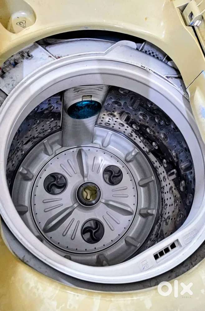Moving out sale: LG 7 KG Inverter Fully-Automatic Washing(1st Owner )