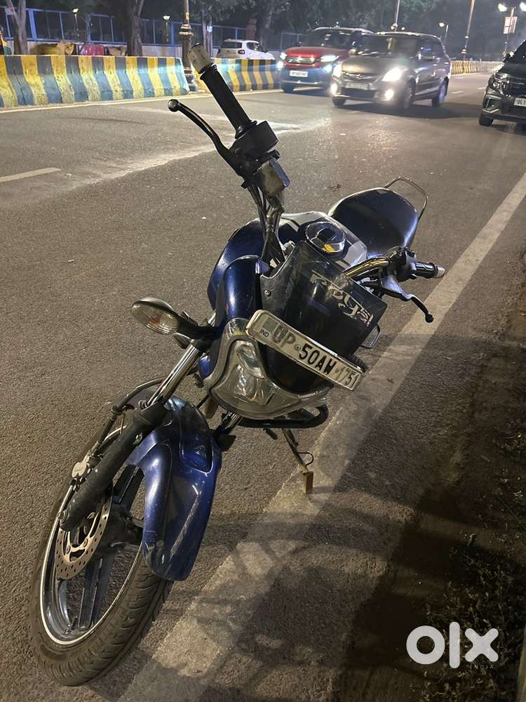Blue and white bike in very good  condition both tire is new no issues
