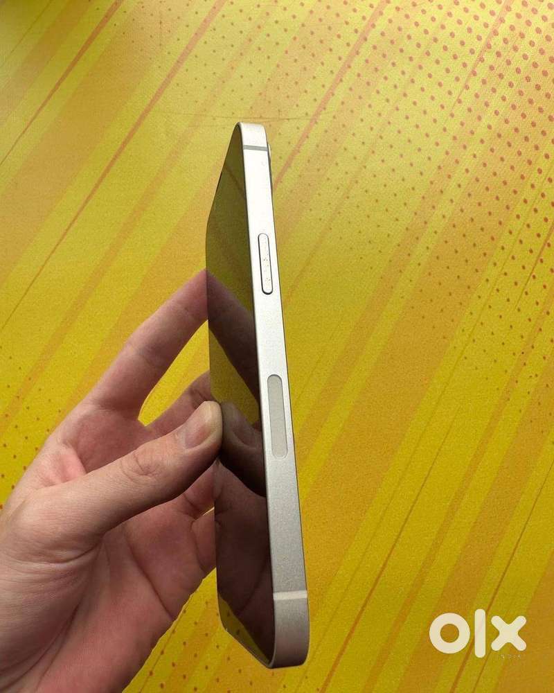 seeling my 6 month used model i phone 13