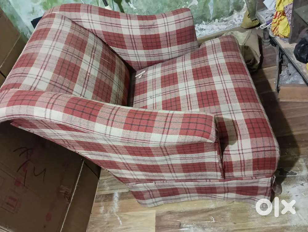 Single seater wooden sofa in good condition