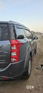 Mahindra XUV500 2015