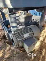 Semi automatic cement brick machine