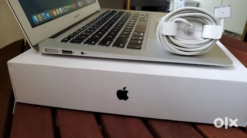 Apple macbook air purchased in 2018 with bill box full kit