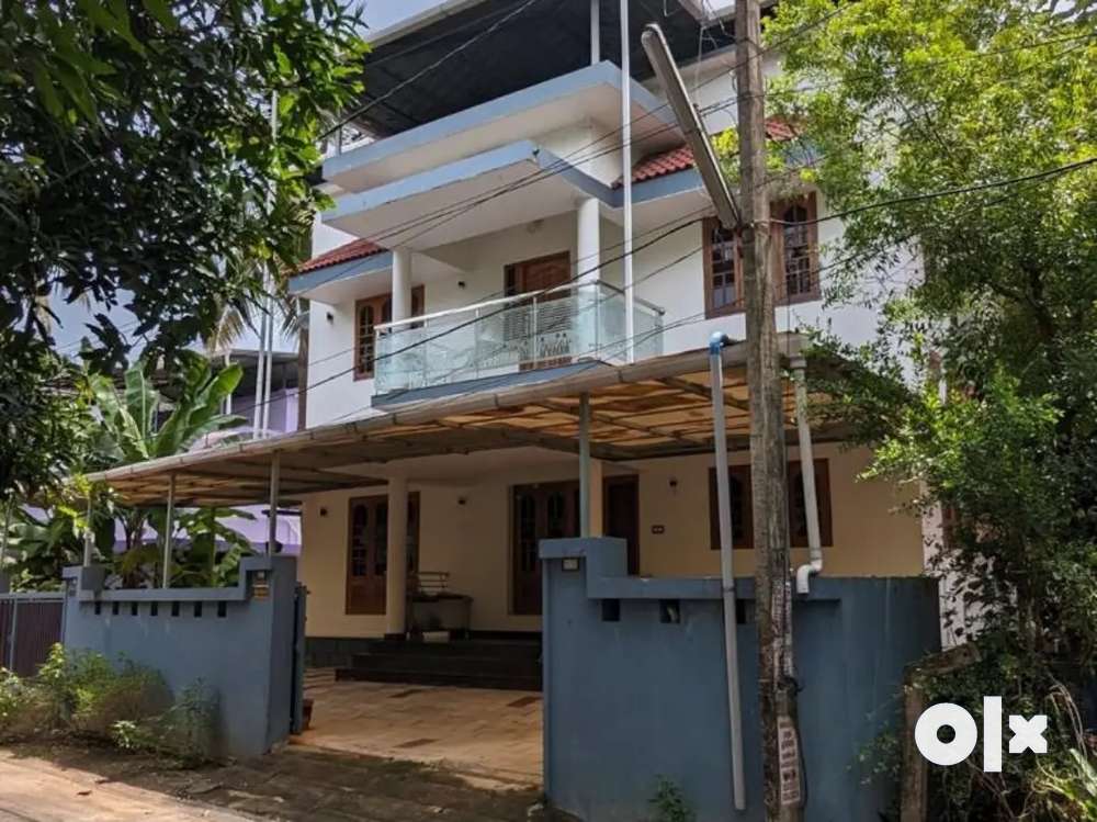 Luxurious 4 Bhk House Punkunnam Thrissur