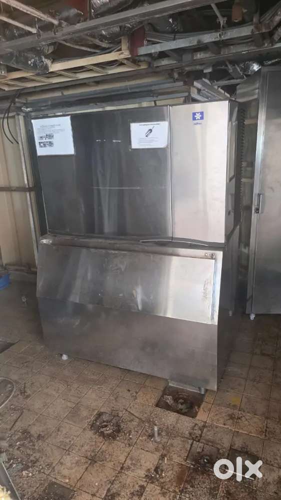 Ice cube machine monitowak