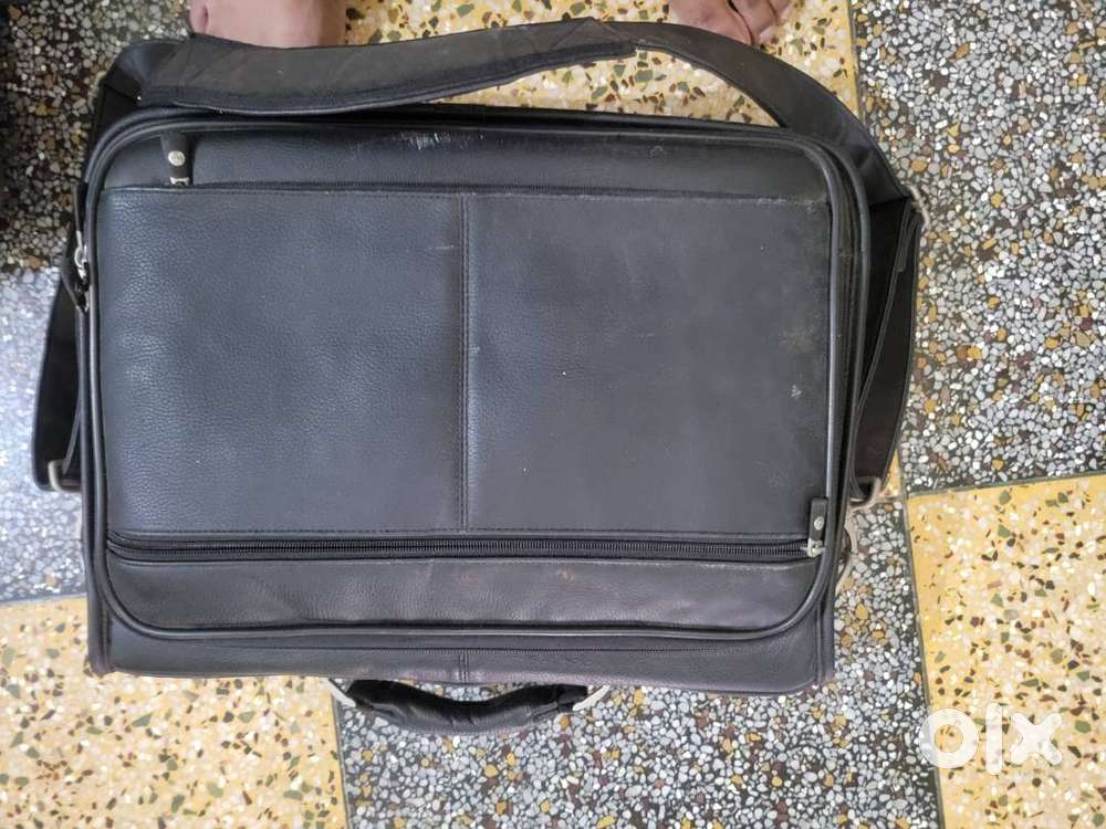 Genuine Leather Laptop Bag पानी की बोतल 1200 ml रूपए 500 में तीन बोतल