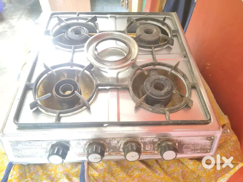 Heavy 4 burner stove with excellent condition