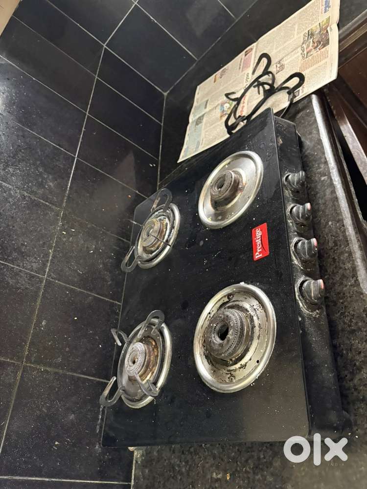 Kitchen 4 burner stove perfectly working conditons