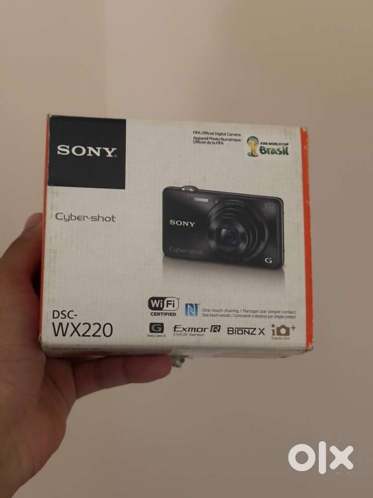 Brand new Sony cybershot dsc- WX220 digital camera.
