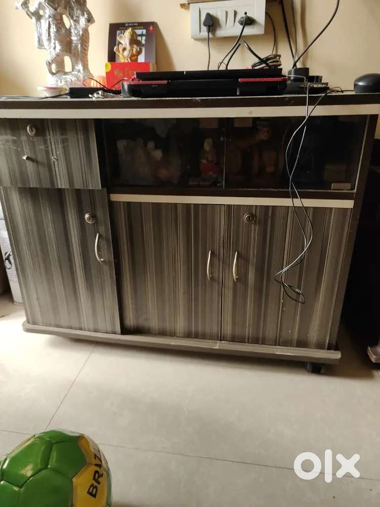 Best condtion 2 beds and TV table and metal wardrobe