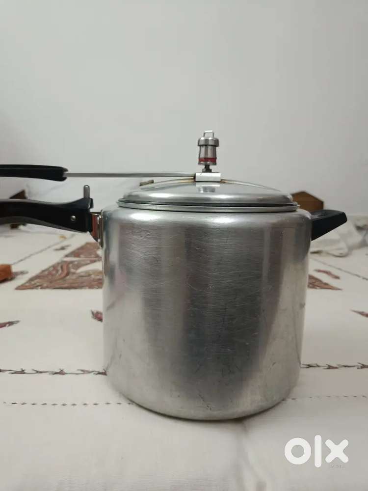 10 Litre Aluminium Hawkins Pressure Cooker