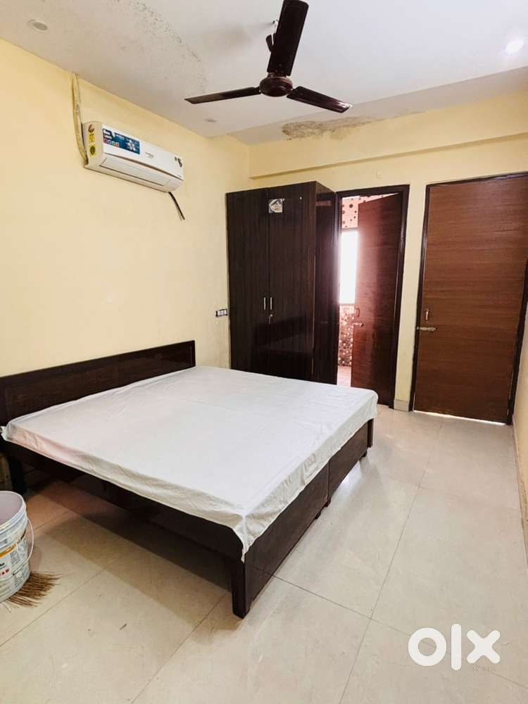 Pg for boys and gril indipandent room in Zirakpur vip road and