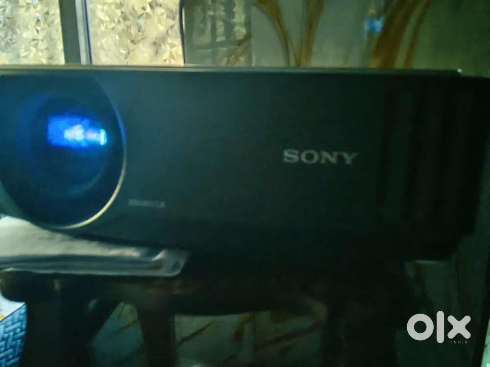SONY BRAVIA VPL-AW10 projector