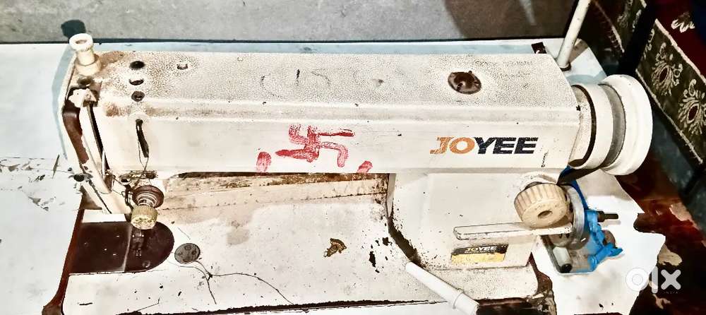 Jhuki Sewing machine