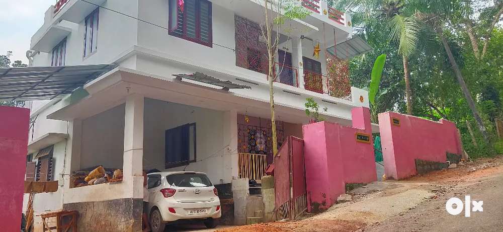 Semi furnished 2 BHK for Rent First Floor on roadside