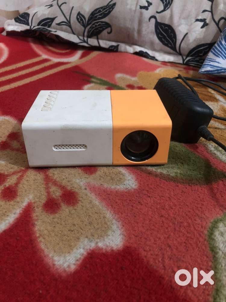 Mini projector for home (720p)