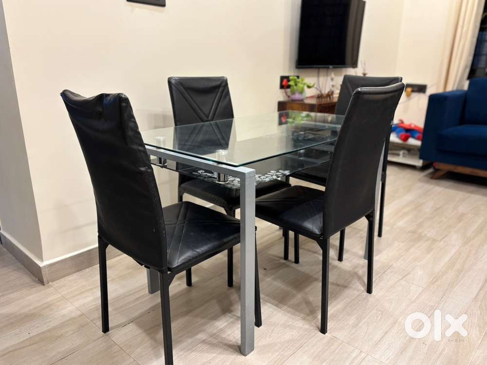 4 seater Dining table with chairs