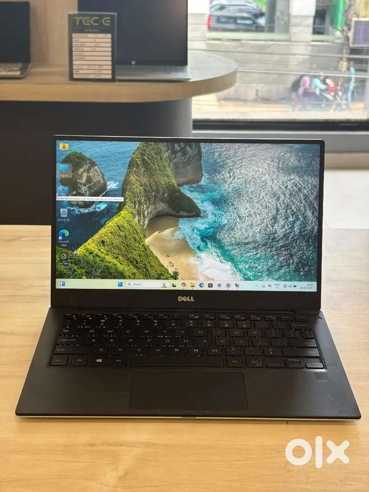 * DELL XPS * INTEL I5 8 th (U) * 13 inchFHD DISPLAY