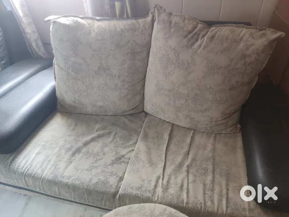 Sofa set with setty