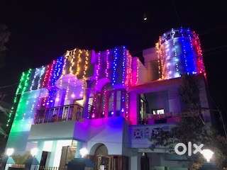 Near banks, schools, shopping mall, gym