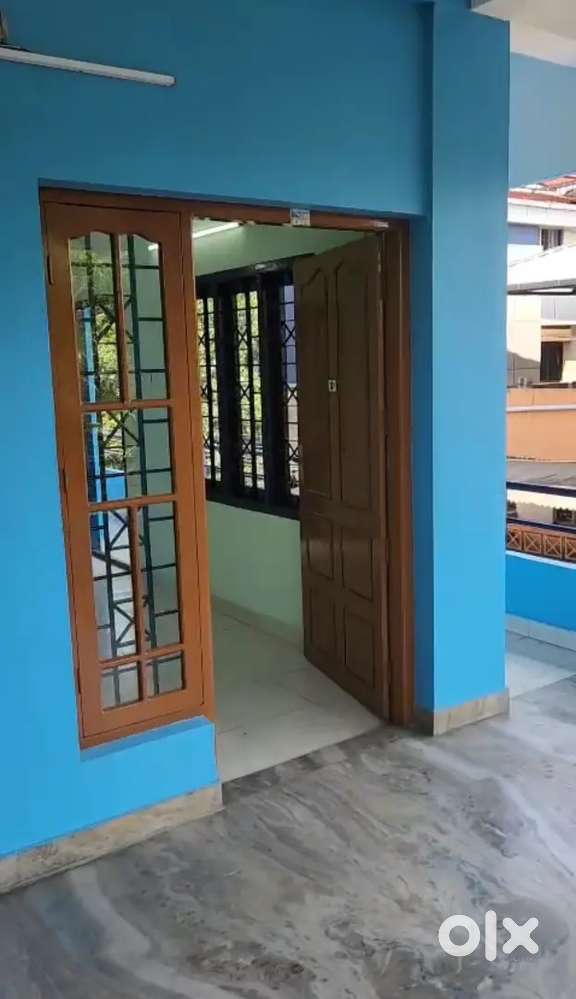 Bachelers /family /office 2BHK for rent at vyttila ponnurunni