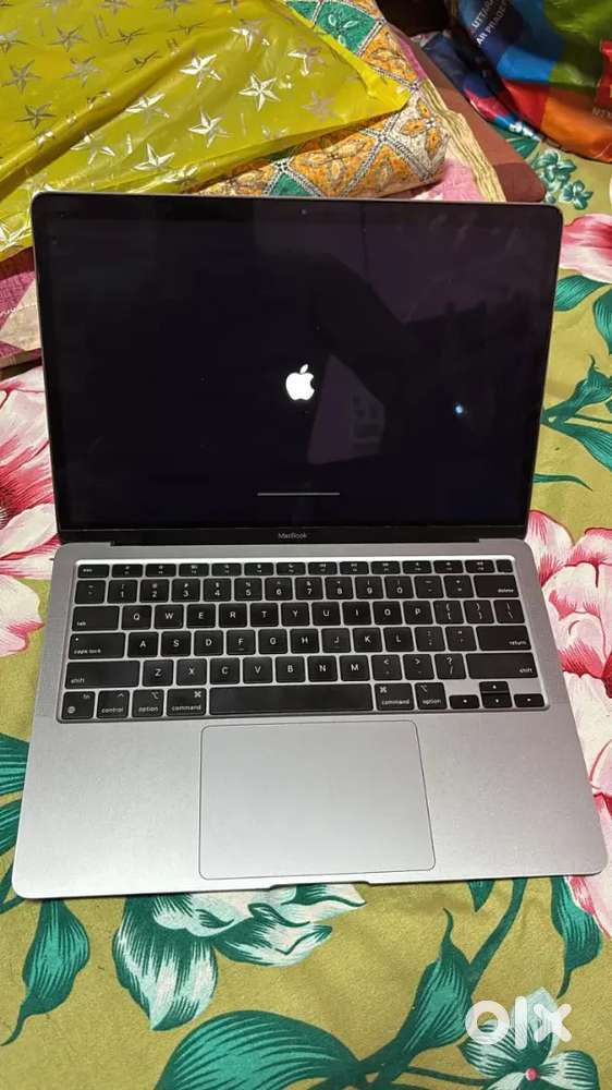 Macbook m1 brand new condition no scratch