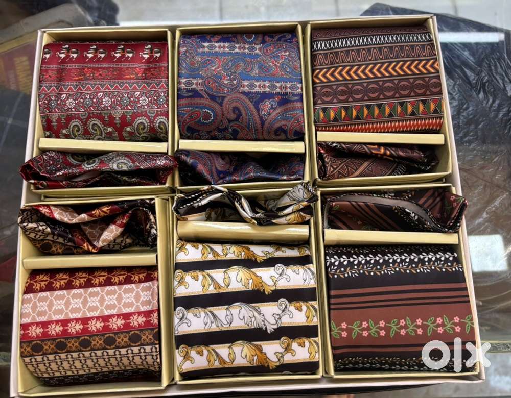 Tie and pocket square are available ladis dress belt and  …………………………..