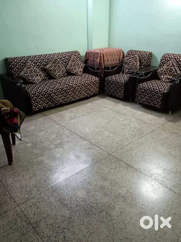 Sofa set to be sold