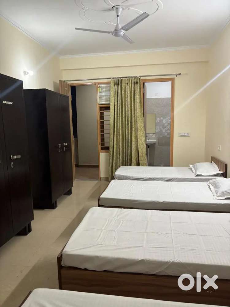 1Rk and PG available near Shubhash Chowk Sector 33 Gurgaon
