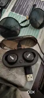 New earpbuds only one side working