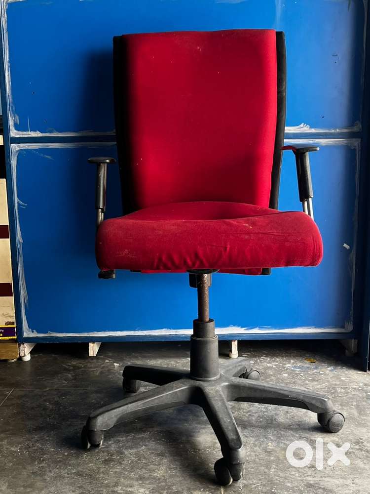 OFFICE ROLLING CHAIR
