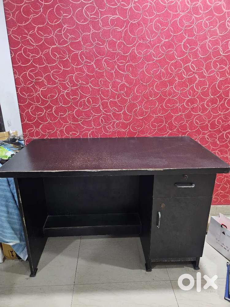 Computer table and office desk