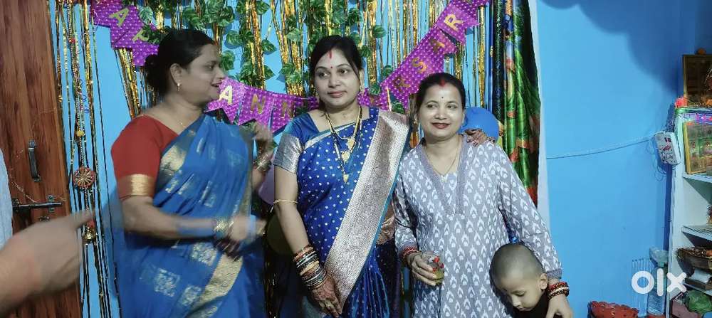 Courier delivery person