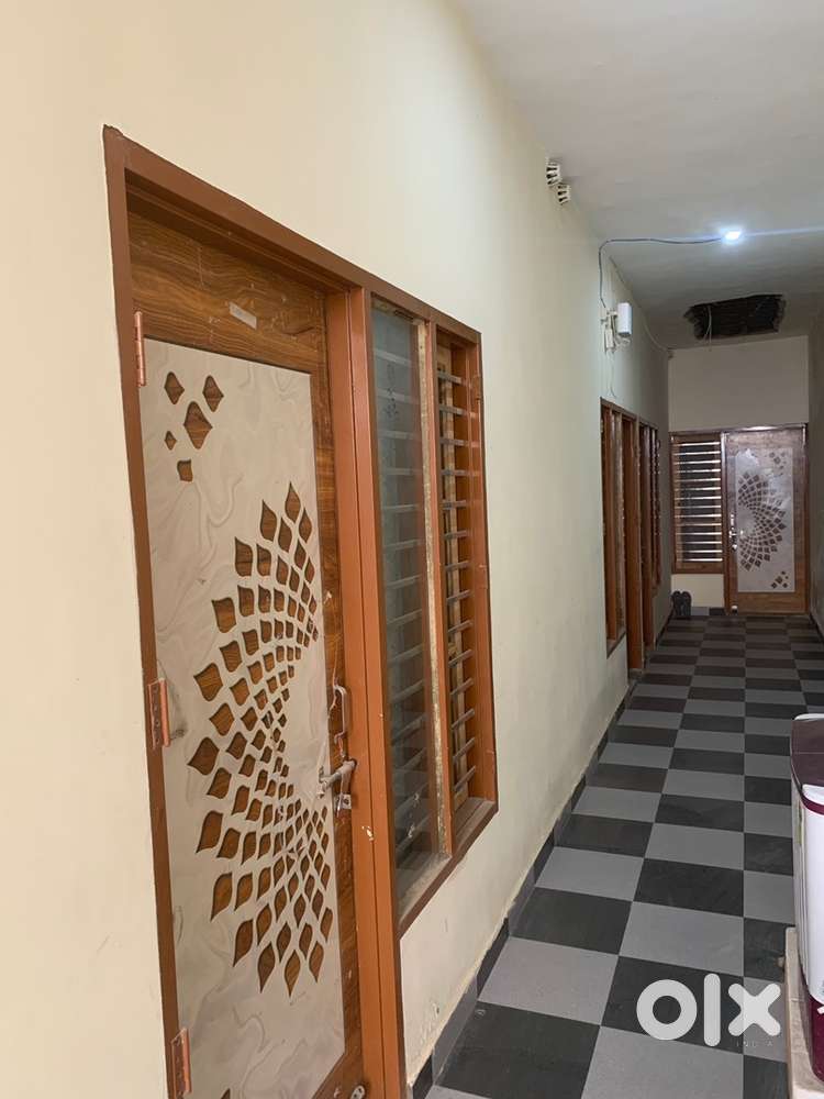 Bains pg ( only for girls)  star city