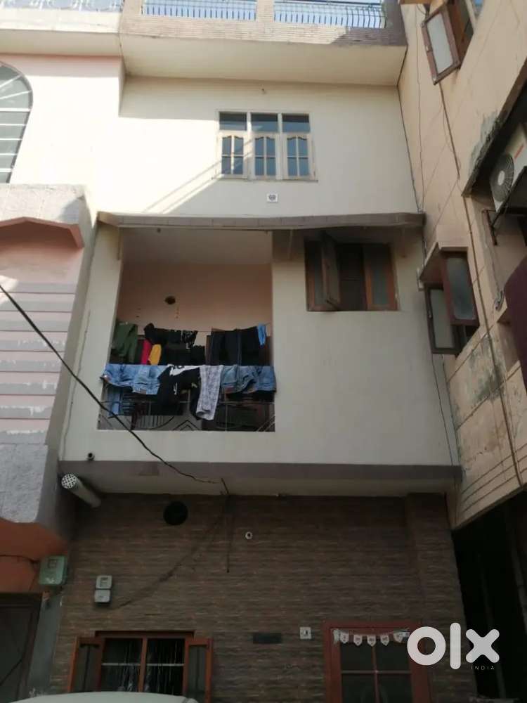 3 BHK house for rent in main market, ideal for family/PG/office.