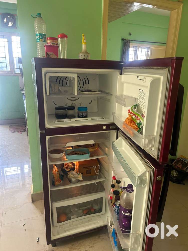 Fridge in Excellent Condition – Great Price, Works Perfectly!