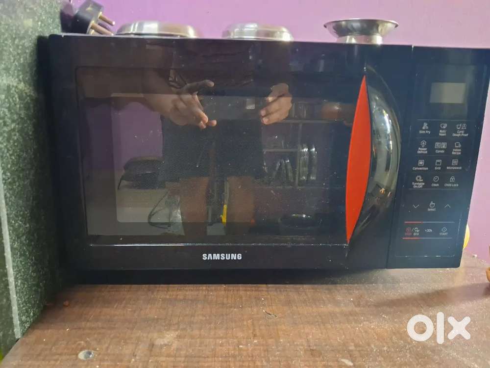Selling SAMSUNG Microwave